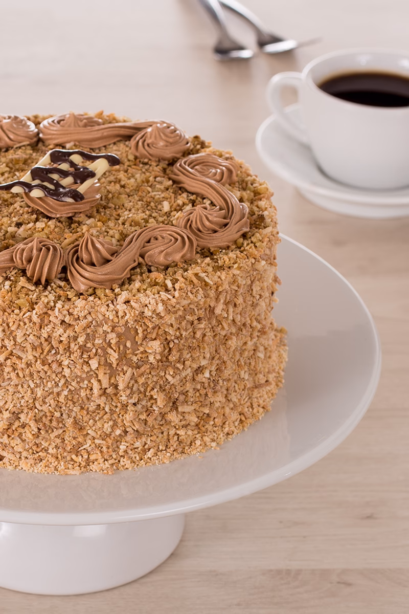 ¿Cuánto cuesta un pastel de fresas con crema en Antares Pastelería?