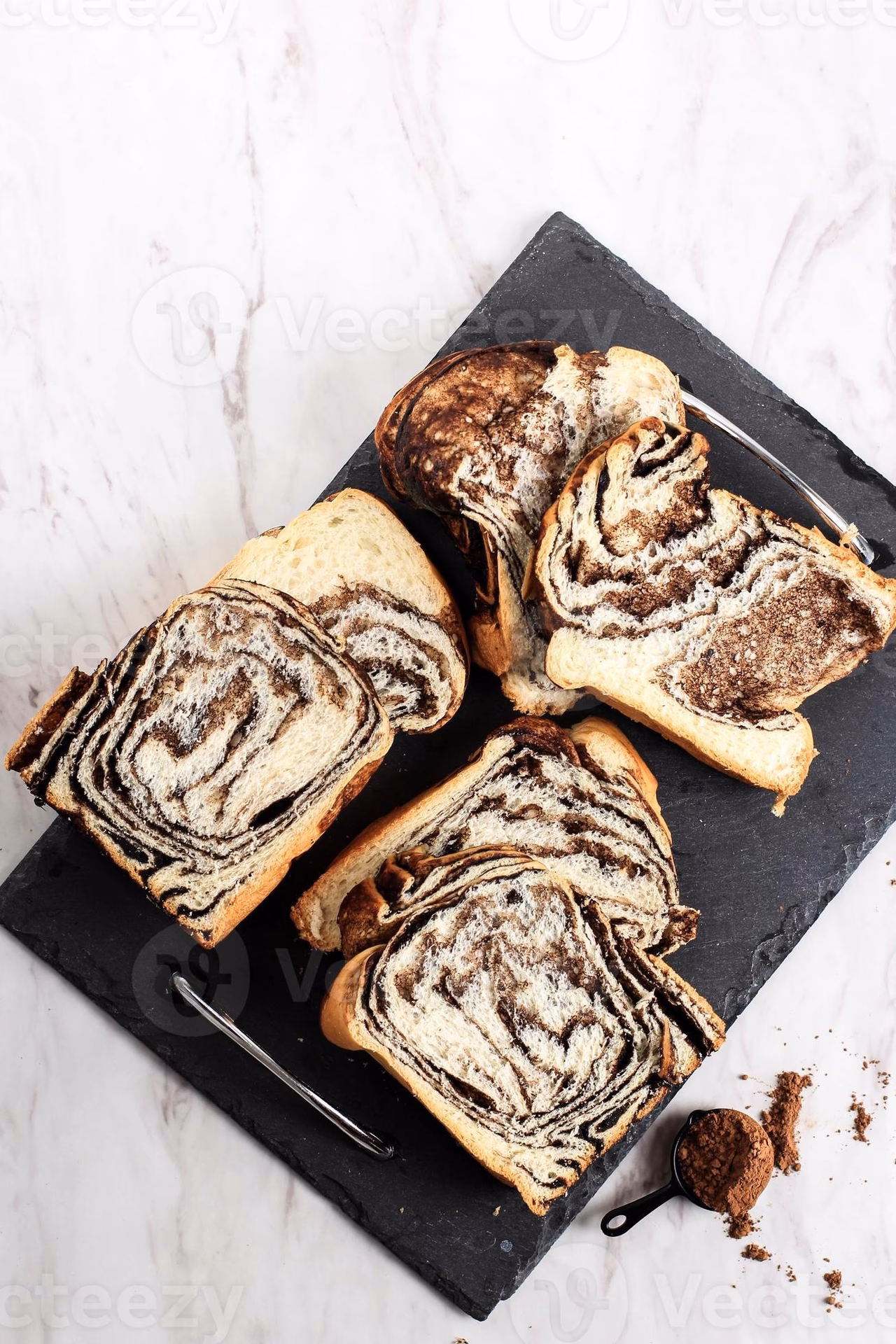 ¿Que nacionalidad tiene babka?