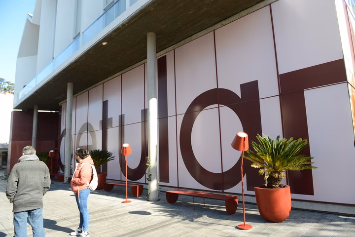 ¿Dónde trabaja Betular?