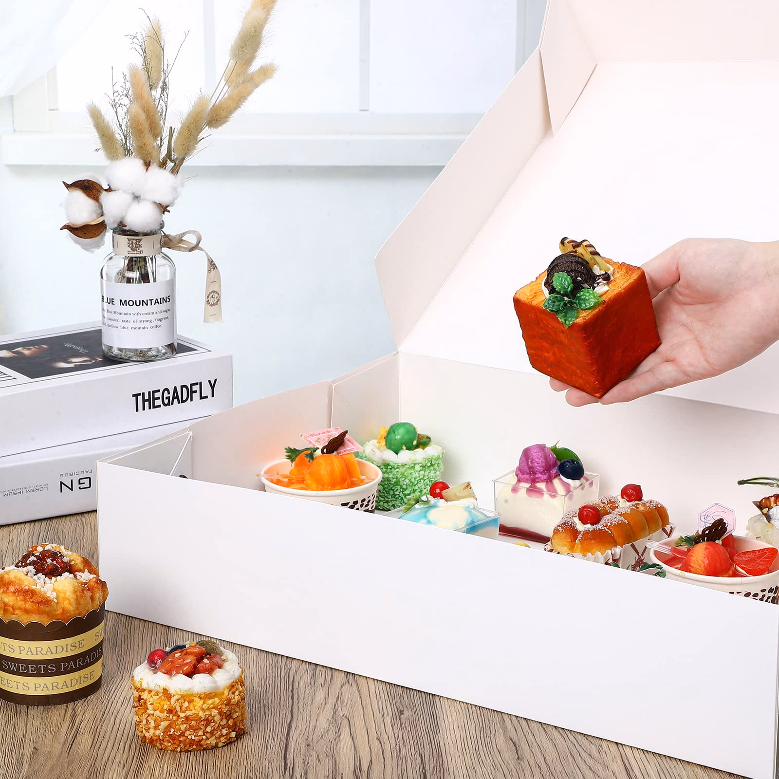 ¿Cómo se llama la cartulina gruesa para hacer cajas?