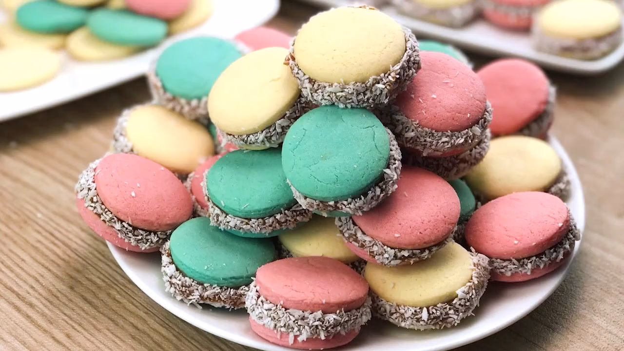 ¿Cuánto tiempo se dejan los alfajores en el horno?