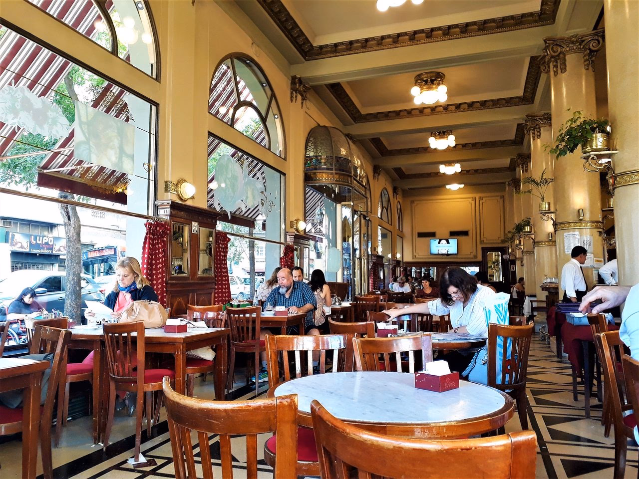 ¿Cuánto cuesta un kilo de pan dulce en Las Violetas?