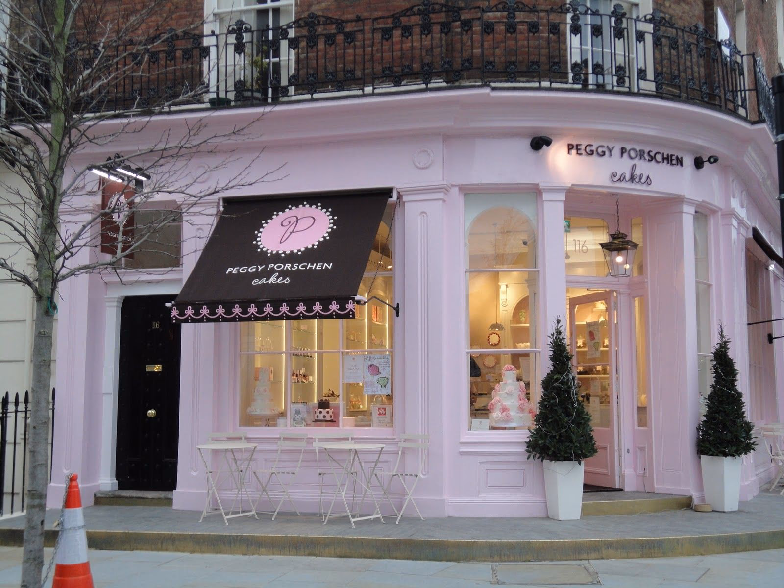 ¿Cómo debe ser la fachada de un negocio?