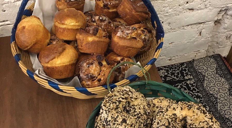 Who is the owner of Dominique Ansel Bakery?