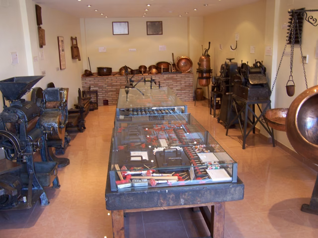 ¿Cuántos pisos tiene el Museo de Economía?