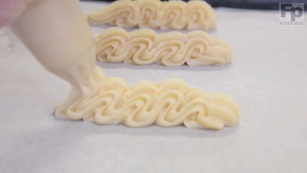 ¿Qué es escudillar en pastelería?