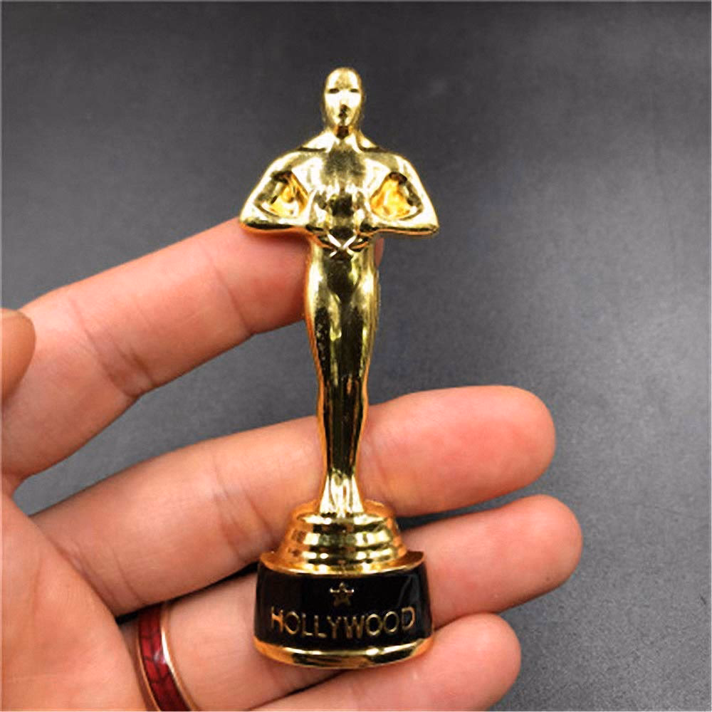 ¿Qué arma tiene la estatuilla de los Óscar?