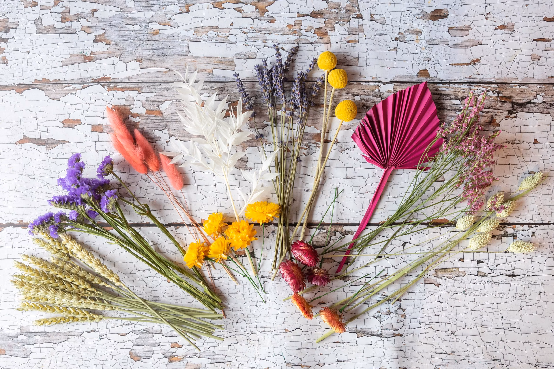 ¿Puedo usar flores secas en pasteles?