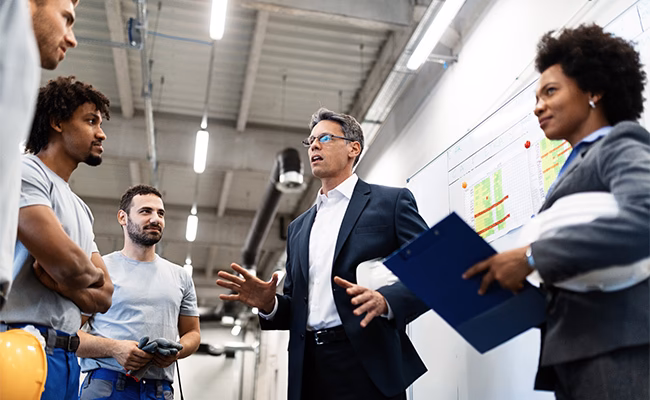 ¿Qué estrategias se pueden utilizar para motivar a los empleados?
