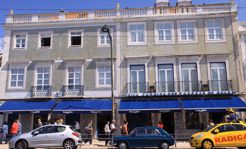 ¿Qué barrio de Lisboa es famoso por sus pasteles?