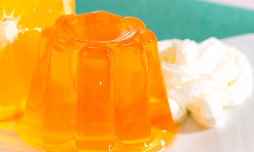 ¿Qué hace la gelatina sin sabor en los postres?