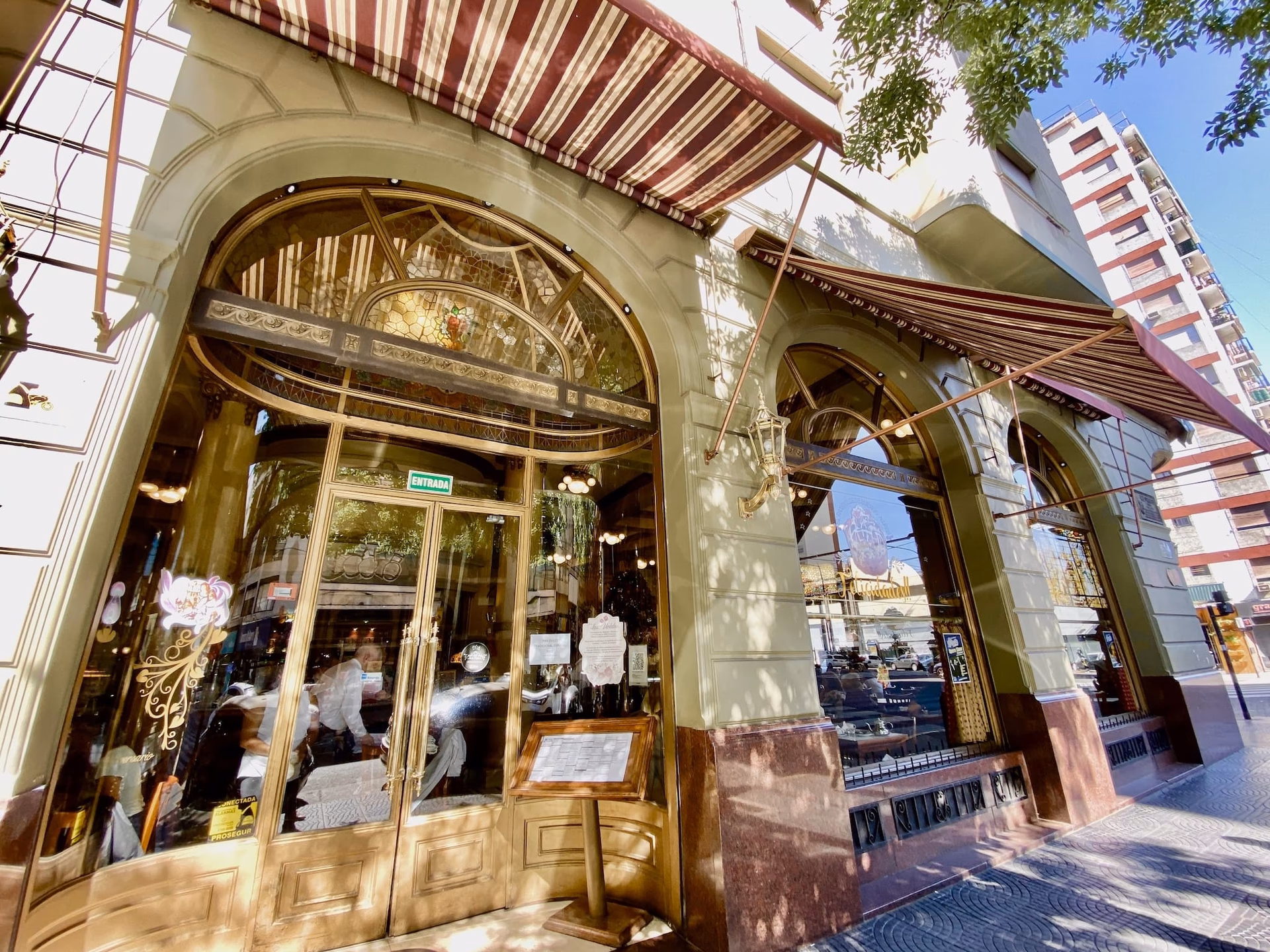 ¿Cuándo cerró Las Violetas?