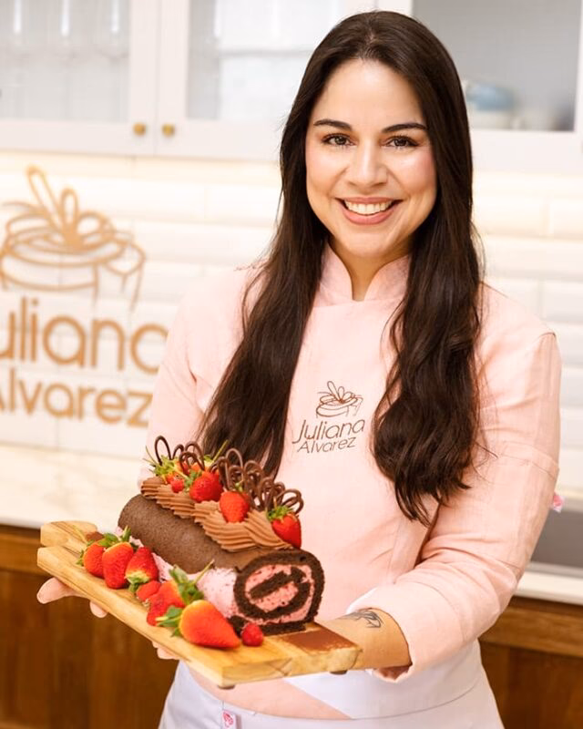 ¿Dónde estudió Juliana Álvarez?