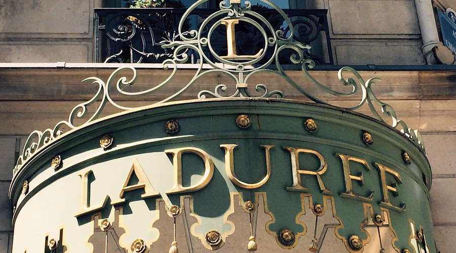 ¿Cuánto cuesta un macaron en Laduree?