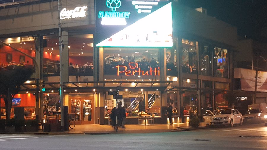 ¿Qué tiene la pizza Pertutti?