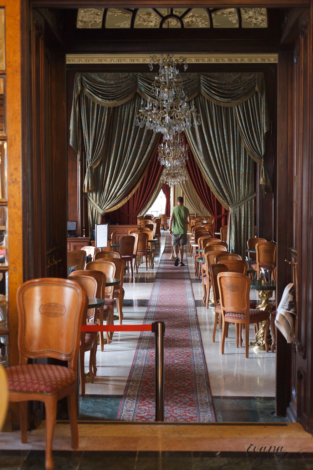 ¿Cómo se llama la cafetería más famosa de Budapest?