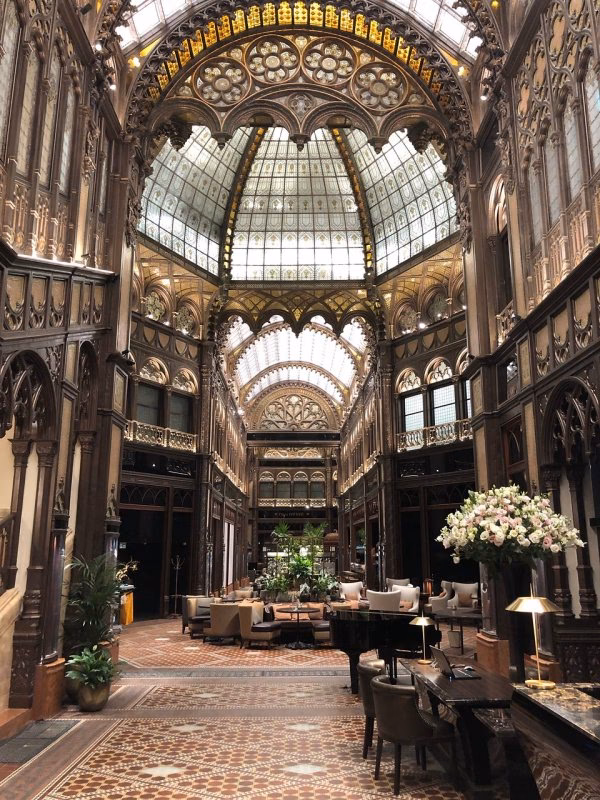 ¿Cómo se llama la cafetería más famosa de Budapest?