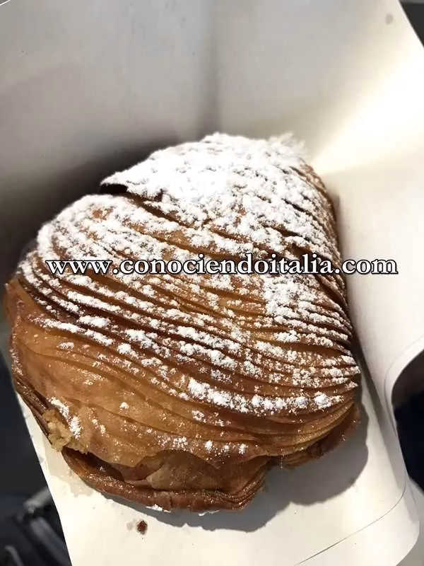 ¿Por qué pastel es famoso Nápoles?