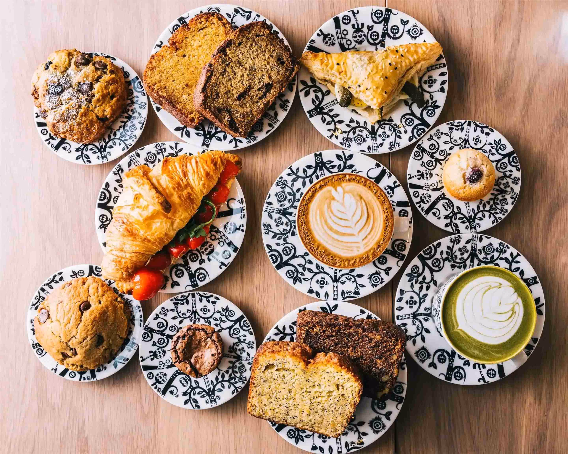 ¿Qué precio tienen los pasteles de la tía Lola?