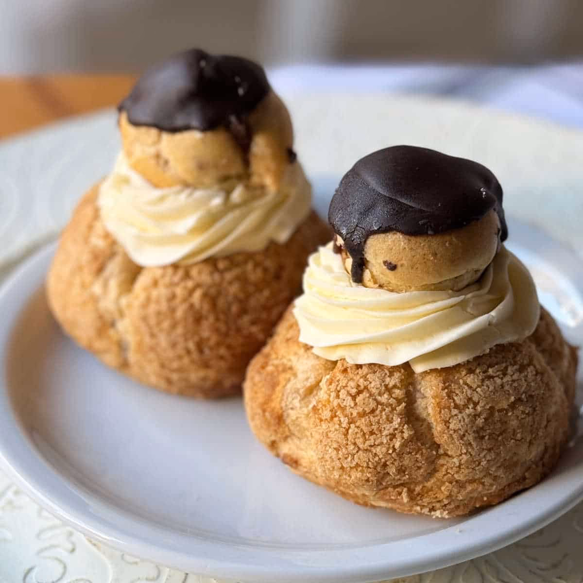 ¿De donde viene el postre Religieuse?