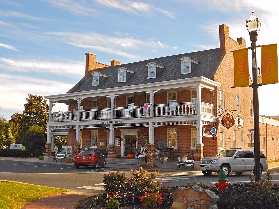 How much is the La Hosteria Boutique hotel?