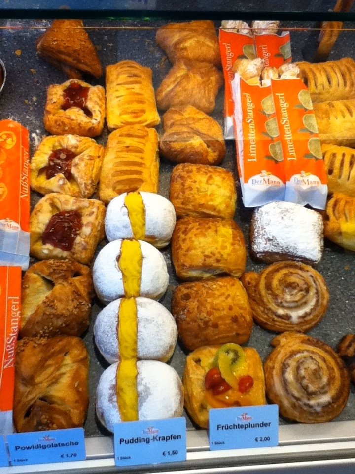 What is the signature cake of Vienna?